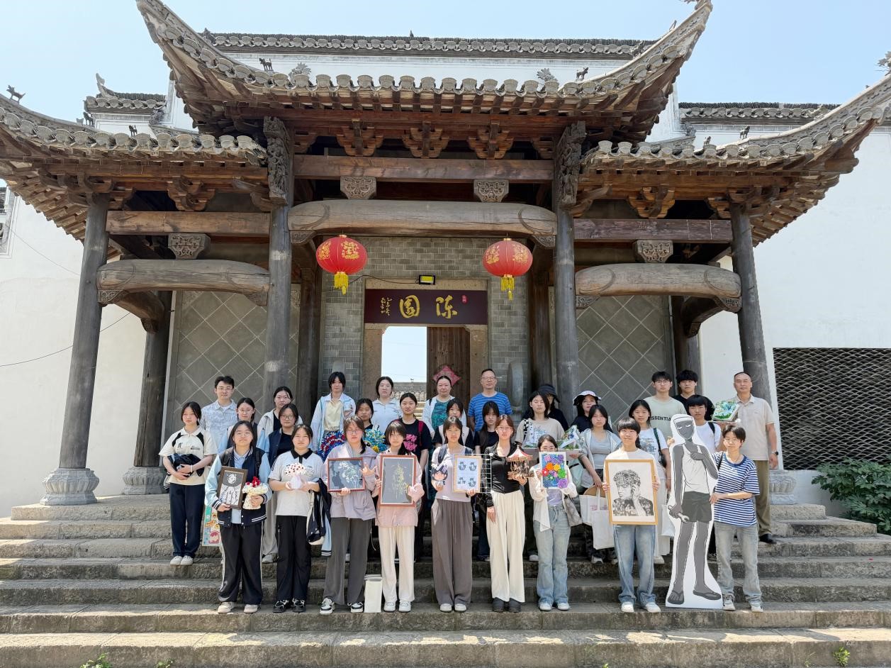 创作导向的专业课程与社会实践融合教学